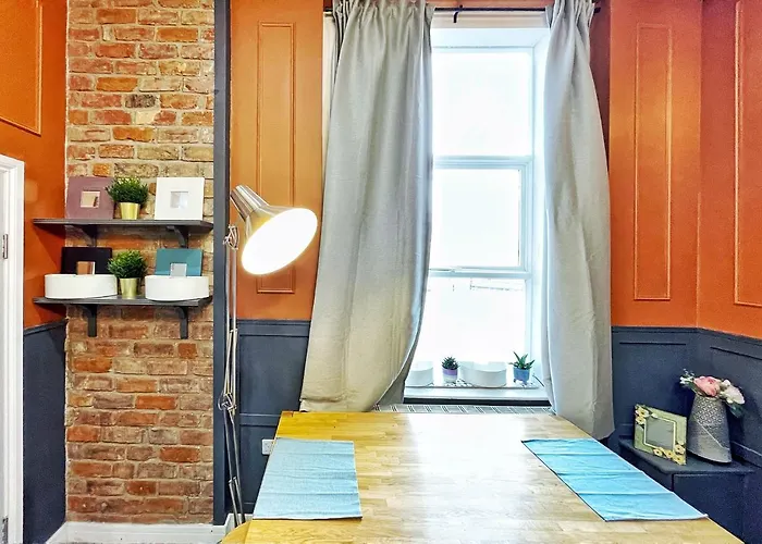 Adeamstays Provides Beautiful Centrally Located 1 And 2 Bed Apartments On Liverpools Boulevard